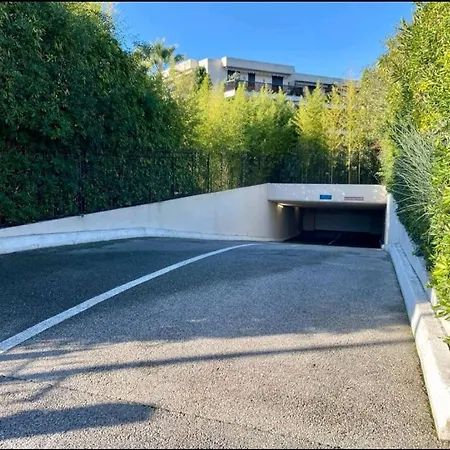 Magnifique Et Grand Studio, Piscine, Parking, Tres Calme De Standing *