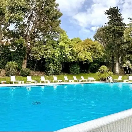 Magnifique Et Grand Studio, Piscine, Parking, Tres Calme De Standing