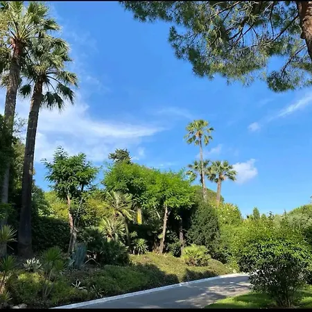 Magnifique Et Grand Studio, Piscine, Parking, Tres Calme De Standing Apartment *