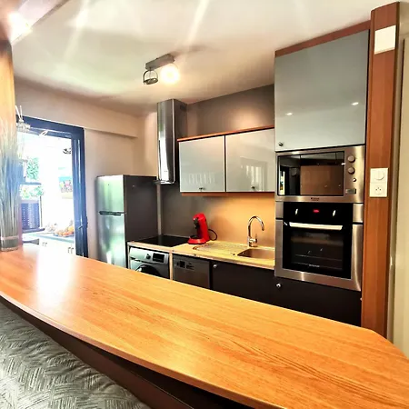 Magnifique Et Grand Studio, Piscine, Parking, Tres Calme De Standing Apartment