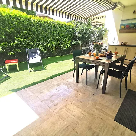 Magnifique Et Grand Studio, Piscine, Parking, Tres Calme De Standing