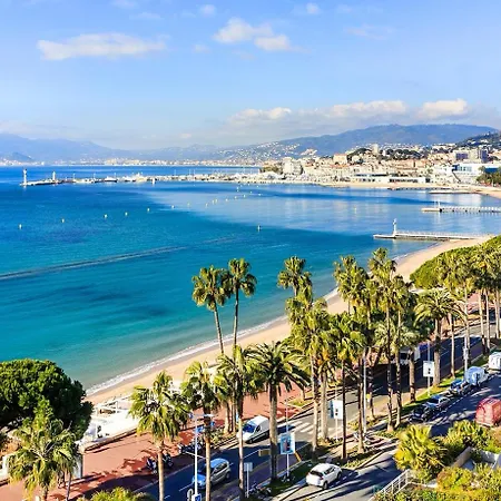Magnifique Et Grand Studio, Piscine, Parking, Tres Calme De Standing Apartment *